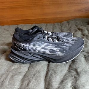 ASICS Novablast 3 - M9.5 - Gently Used